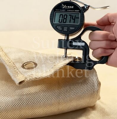 550 درجة مئوية المقاومة للحرارة أكريليك مغلفة بالألياف الزجاجية لحام بطانية لفة مع أحجام قابلة للتخصيص